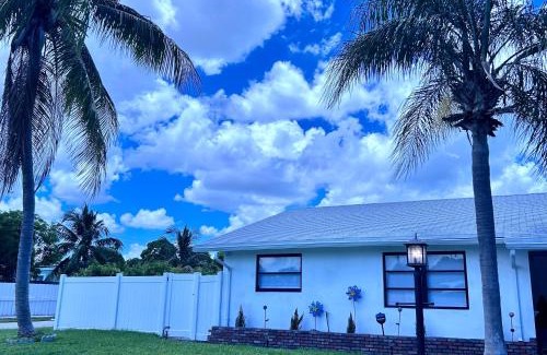 Lantana House | Paradise Duplex by the Beach