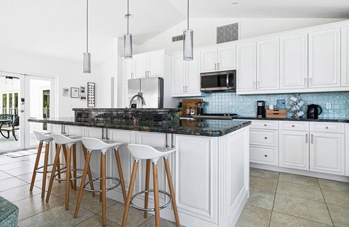 Palm Beach - West Palm Beach House | Water front view| 5 mins to Downtown & The Beach ! | 5 bedrooms, 3 Bath