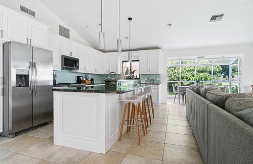 Palm Beach - West Palm Beach House | Water front view| 5 mins to Downtown & The Beach ! | 5 bedrooms, 3 Bath