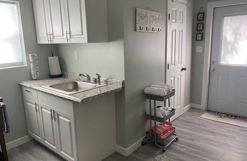 Lake Worth Corridor Cottage | 1 Bedroom House,Fenced Backyard, Private Patio, Firepit, Grill, Driveway Parking