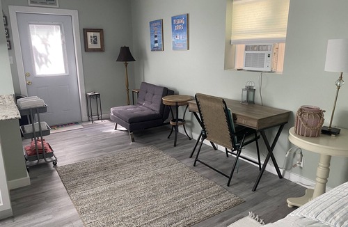 Lake Worth Corridor Cottage | 1 Bedroom House,Fenced Backyard, Private Patio, Firepit, Grill, Driveway Parking