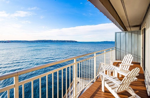 Downtown Seattle Hotel | 1-Bedroom Suite at a 4⭐️ Hotel