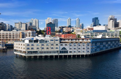 Downtown Seattle Hotel | 1-Bedroom Suite at a 4⭐️ Hotel