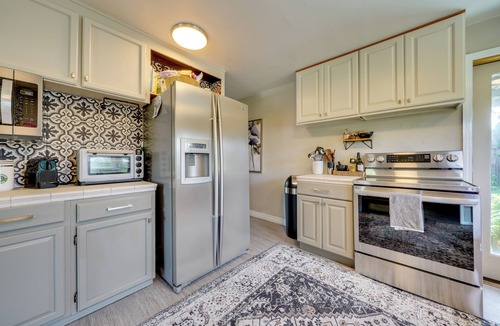Seattle Metro Area House | 1 Block to Lake Washington: Family Gem w/Hot Tub!
