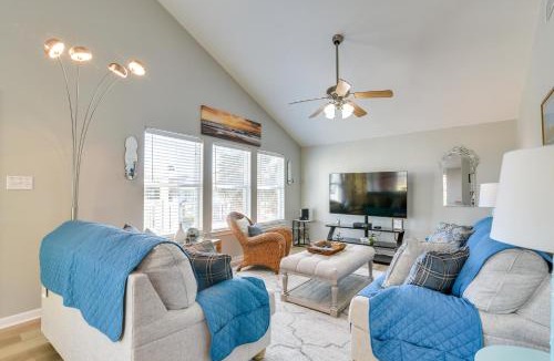 Pirates Beach House | < 1 Mi to Beach! Poolside Retreat in Galveston