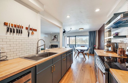 Whittier Condo | 1 Mi to CU Boulder! Walkable Condo w/Indoor Pool