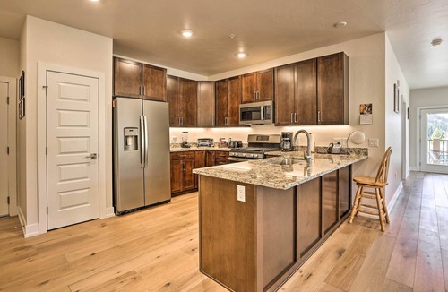 Lakeside Village Condo | 1 Mi to Ski Slopes! Mtn-View Condo in Keystone