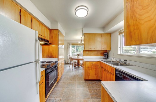 Carnation House | 1 Mi to Snoqualmie River: Pet-Friendly Getaway