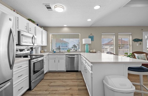 Crystal Beach House | 1 Min to Beach . Elevator . King Bed . Rec Room . Serene Area
