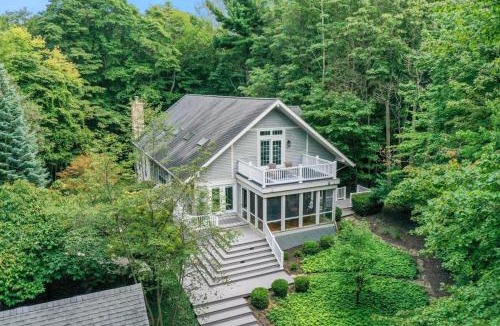 Fennville Villa | 100 private beach frontage on LK MI Hot tub