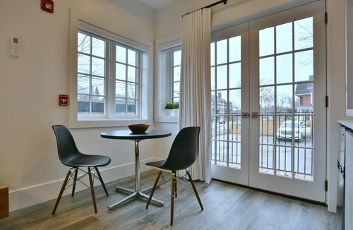 Collingwood Apartment | 102, Deluxe Studio - Downtown Collingwood, Luxury Boutique Hotel.