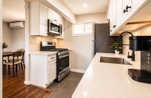 Neartown Apartment | (11) Modern July Comforts – 10% Off Limited Time!