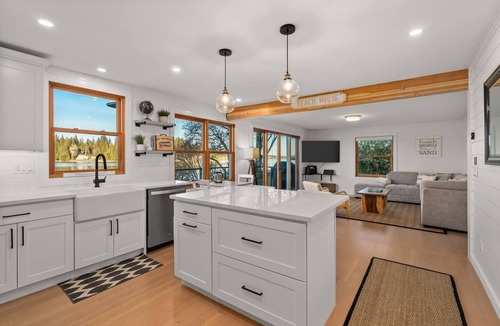 Shelton House | 120' Waterfront Cabin | Sauna · Hot Tub · Olympic Natl Park | Hammersley Inlet