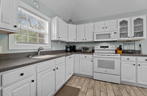 Monteray Shores House | 1535 - Captain Jack's - Spacious Soundfront Escape for 16 w/Pool