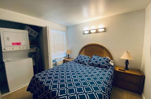 Quincy Condo | #159 Condo near large pool & shuttle to Gorge Amp-book separately