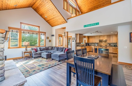 Ronald House | 1PM In/Out- Affordable Gem–Pet Friendly/Spa+GmRm+Pool Access