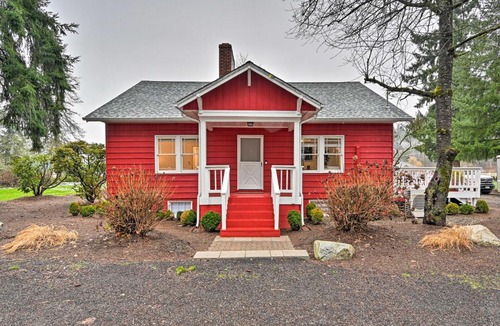 Redmond House | 2-Acre Farmhouse in Redmond w/Deck & Grill!