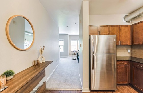 North Broadway - Holiday Apartment | 2 bedroom 2.5 Bath Apt w Gym, Garage, King Bed 207