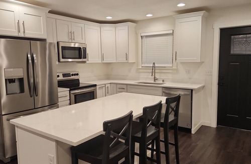 Eastside Apartment | 2-bedroom apartment in charming Tacoma with AC and comfort