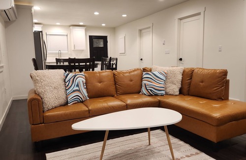 Eastside Apartment | 2-bedroom apartment in charming Tacoma with AC and comfort