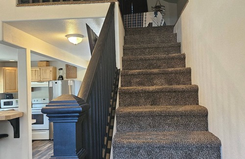 Davenport House | 2-bedroom fully stocked home near Fort Spokane boat launch, park, and beach.