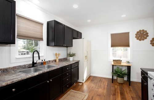 Canyon House | 2 BR/1BA/IMMACULATE/DOWNTOWN. HIIKE THE CANYON. PETS WELCOME with SMALL FEE.