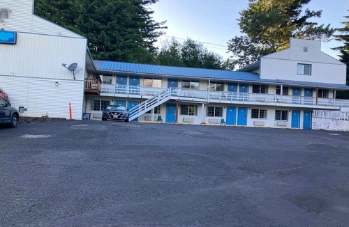Stevenson Apartment | 2 Full Beds | Non-Smoking