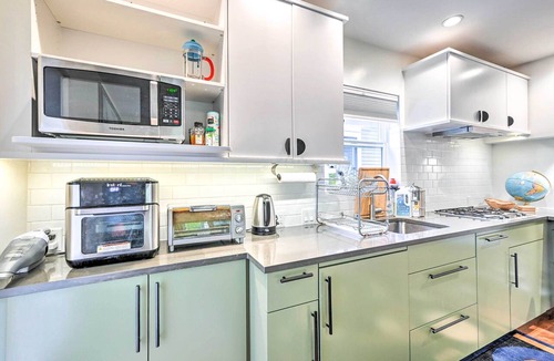 Minor Apartment | 2 Mi to Capitol Hill & Lumen Field! Seattle Escape