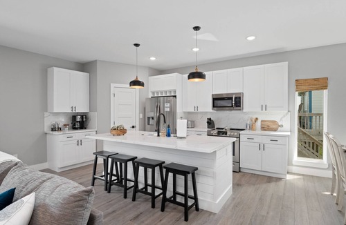 Port Bolivar House | 2-Minute walk to the beach! Dog & Kid Friendly!