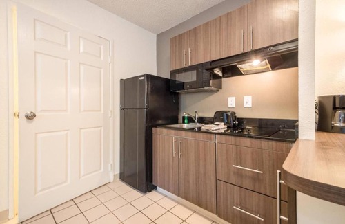 Gwinnett Place Apartment | 2 Queen bed | Smoking