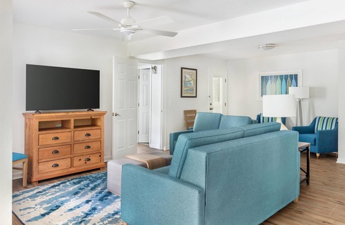 Sea Scape Hotel | 2 Scenic 3BR Suites w/Kitchen: 1.1 Miles to Kitty Hawk Beach & Nature Trails