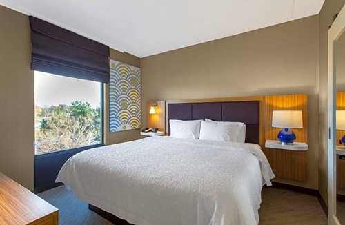 Latham Hotel | 2-Star Hotel ∙ Hampton Inn & Suites Albany-Airport