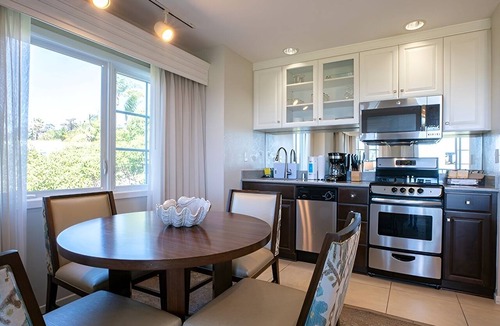 Del Mar Hotel | 2 Units | Full Kitchen | Balcony | Free Parking | Steps from Del Mar Beach
