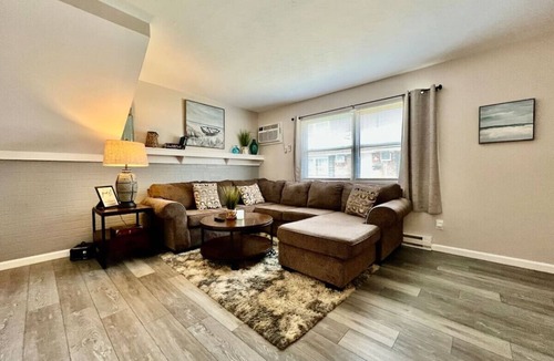 Franklin House | 219 Maxwell St - Unit A · Newly Renovated Franklin Flat