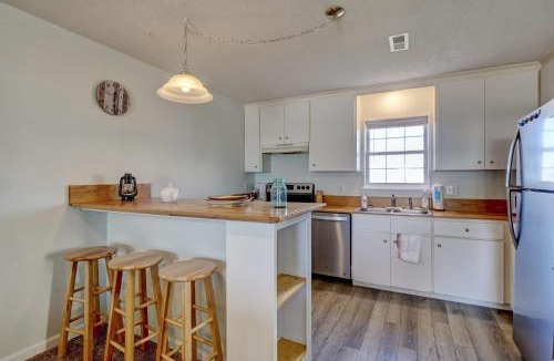 North Topsail Beach Apartment | 237 Seashore Drive - D by Carolina Stays