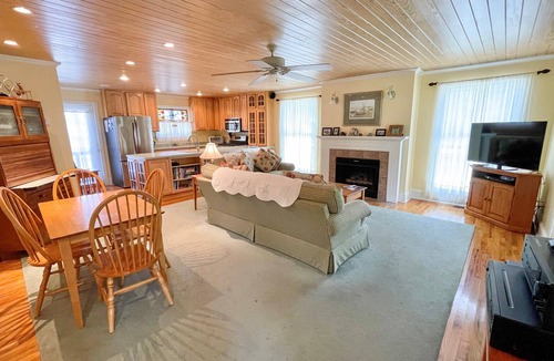 Ocracoke House | 24 Pompano Place: Nice secluded location, short way from the village.