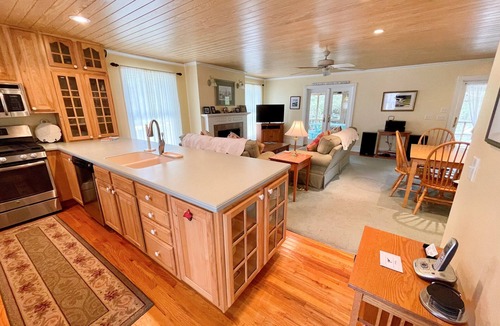 Ocracoke House | 24 Pompano Place: Nice secluded location, short way from the village.