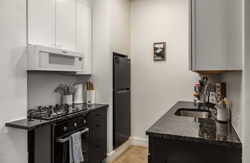 Downtown Anchorage Apartment | 2BD Modern Downtown Suite