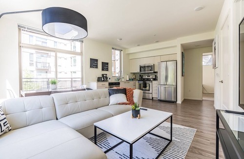 Mercer Island Apartment | 2BR | Gym | Mercer Island | Sophari Isle D