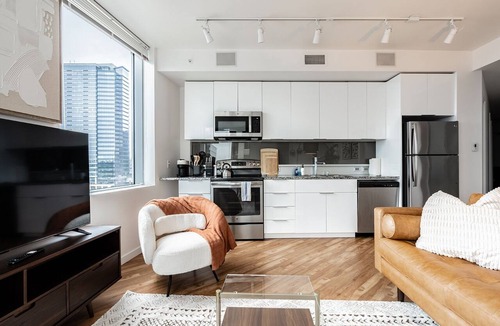 West Bellevue Apartment | 2BR | Gym, Pool | Bellevue | Sophari Towers I