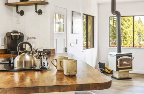 Lakebay Cottage | 2BR Lakefront Cottage | Fireplace | Quiet Retreat