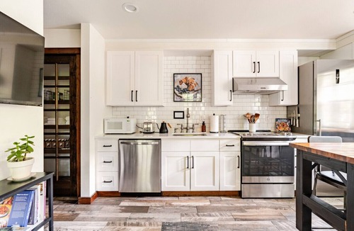 South Colby Cottage | 2nd Floor Creekside Escape Near Ferries to Seattle
