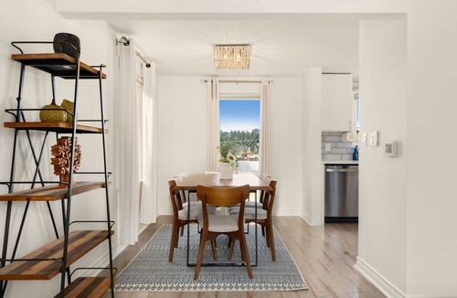 North Queen Anne House | 3 BDRM Luxury Craftsmen | Queen Anne | Family/Pet+