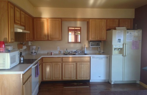 Little Compton House | 3 Bed 2 bath Short Walk to South Shore Beach