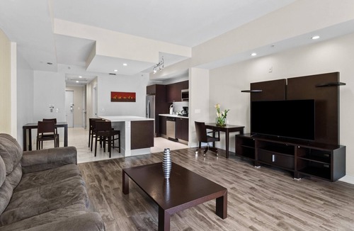 Doral Condo | 3 Bed/4 Bath TONS of Space, Pool, Dining, Bar, Spa