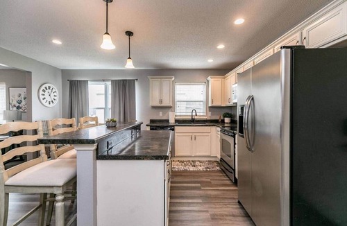 Cedar Rapids House | 3 Bed, Cozy, Modern, New Bo Area, Home!
