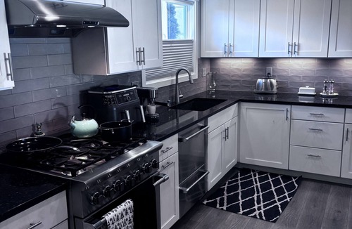 Esperance House | 3-bedroom house in quiet Edmonds neighborhood, perfect for relaxing stays