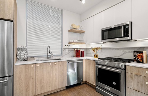 East Queen Anne House | 3 Beds Modern Queen Anne Townhome with Rooftop Lake Union & Seattle City View