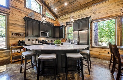 Pickens Cabin | 3 King Suites, Fire Pit, Hot Tub, Pets, ATV Trails