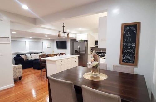 Everett House | 3 Large Bedrooms | Modern Décor | Spacious
